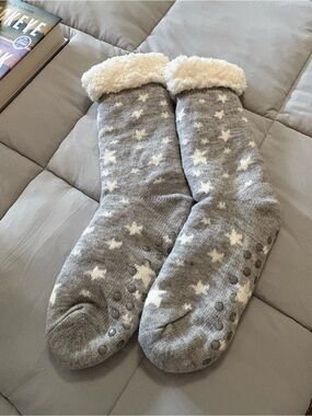 Cozy Gray Star Gripper Fleece-Lined Slipper Socks